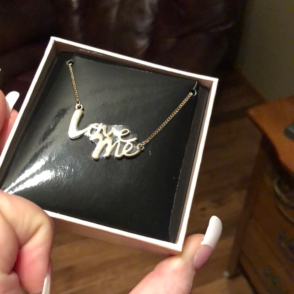 Brand new Victoria’s Secret ‘Love Me’ necklace